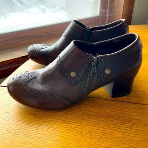 🤓 Born Ladies Stacked Heel Oxford Size 8.5 🤓